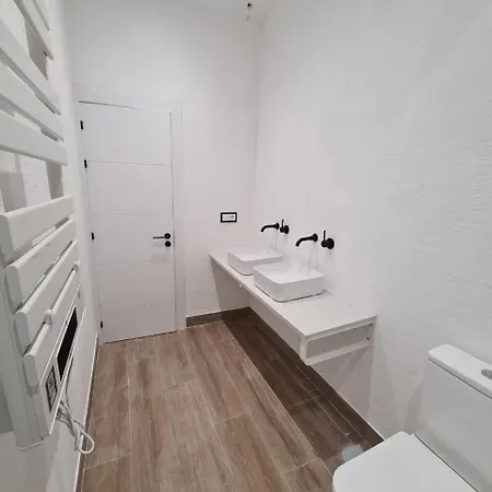 R2R - Apartamentos En El Centro De Gijon - 119E1 *